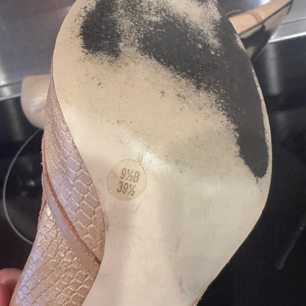BCBGirls Nude Snakeskin-Textured Pointed Toe Bow Pumps Dress Shoes size 9.5 - Picture 16 of 16